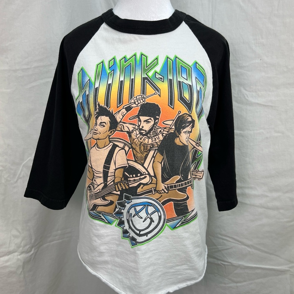 Vintage Blink-182 2009 concert tour baseball-style tee with 3/4 sleeve.